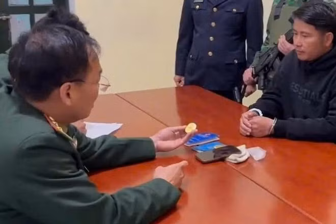 Đối tượng và số vàng tang vật.