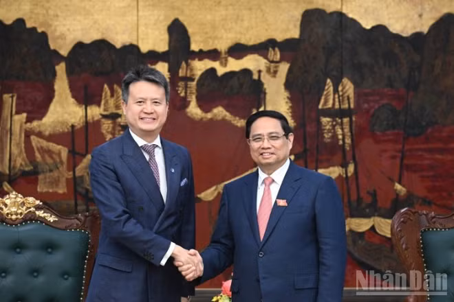 Thủ tướng Phạm Minh Chính và Tổng Giám đốc Tổ chức Sở hữu trí tuệ Thế giới (WIPO) Daren Tang. (Ảnh: Trần Hải)