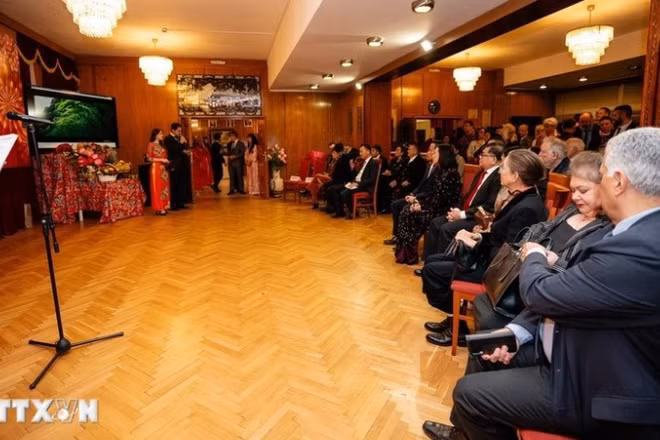 Quang cảnh chương trình Xuân Quê hương 2026 tại Bulgaria. (Ảnh TTXVN phát)