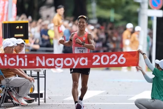 Vận động viên Katsuki Hayato của Nhật Bản vô địch nội dung marathon đi bộ nam. (Ảnh: TÂN HOA XÃ)