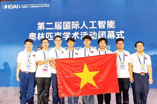 Các học sinh đoạt giải tại Olympic Trí tuệ nhân tạo quốc tế năm 2025.