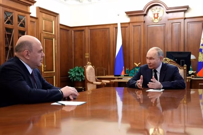 Tổng thống Putin gặp quyền Thủ tướng Nga Mikhail Mishustin trước khi ký sắc lệnh bổ nhiệm ông làm Thủ tướng. (Ảnh: KREMLIN.RU) 