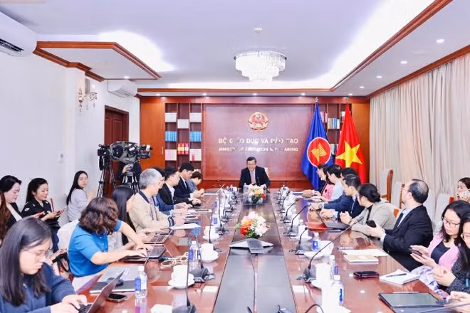 Quang cảnh lễ công bố. 