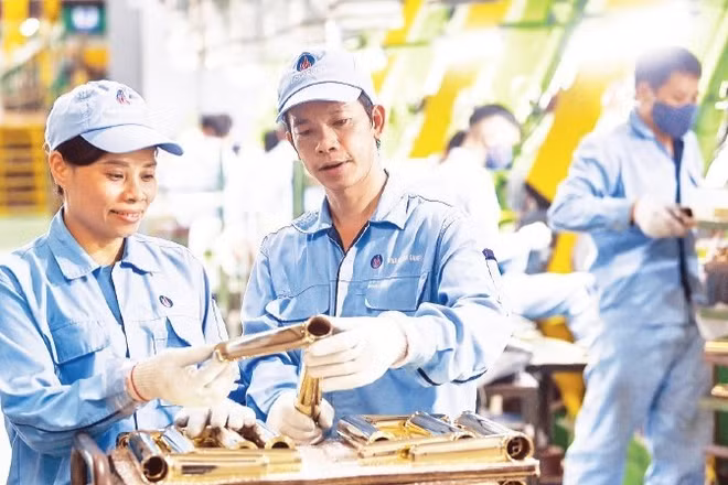 Dây chuyền sản xuất các sản phẩm tại Công ty Sen vòi Viglacera, Tổng công ty Viglacera (Ảnh: ĐĂNG ANH)