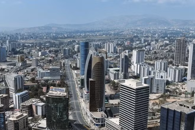 Ảnh chụp ngày 16/2/2025 cho thấy quang cảnh thành phố Addis Ababa, Ethiopia. (Ảnh minh họa: TÂN HOA XÃ) 