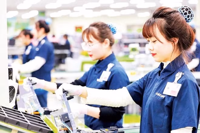Sản xuất điện thoại di động tại Nhà máy Samsung Electronics Việt Nam Thái Nguyên. (Ảnh: NGUYỄN NGỌC)