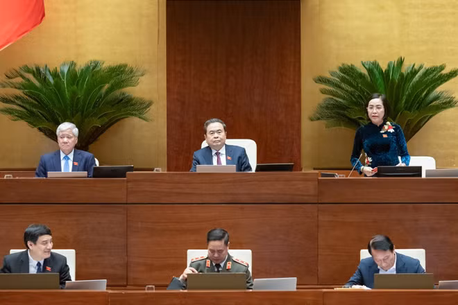 Chủ tịch Quốc hội Trần Thanh Mẫn và các Phó Chủ tịch Quốc hội chủ trì, điều hành phiên họp. (Ảnh: ĐĂNG ANH)