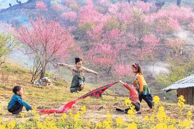 Sắc xuân vùng cao. (Ảnh: DƯƠNG TOẢN)