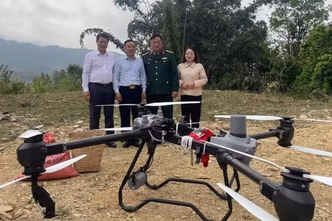 UAV được thử nghiệm vận chuyển nông sản tại tỉnh Điện Biên trong dự án phối hợp giữa Bộ Khoa học và Công nghệ và FPT hồi đầu tháng 3. (Ảnh: MST) 