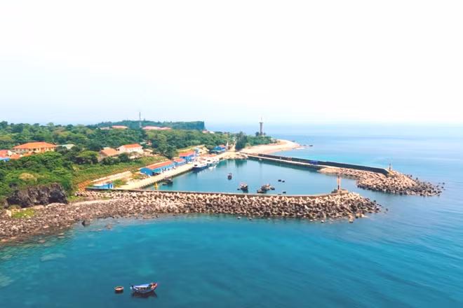Đảo Cồn Cỏ (tỉnh Quảng Trị) được định hướng trở thành hạt nhân phát triển kinh tế biển xanh, du lịch sinh thái và sinh kế bền vững. (Ảnh: TTXVN)
