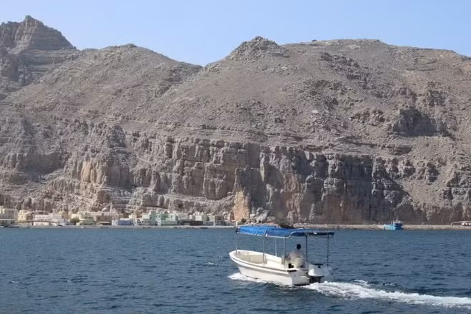 Quang cảnh làng Kumzar ở miền bắc Oman, gần eo biển Hormuz. (Ảnh: THX/TTXVN) 