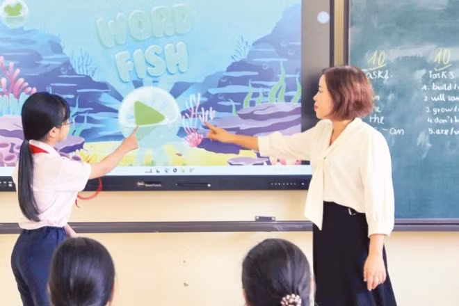 Giờ học tiếng Anh của học sinh Trường trung học cơ sở Nguyễn Bỉnh Khiêm, xã Vĩnh Bảo, thành phố Hải Phòng (Ảnh: MINH THU)