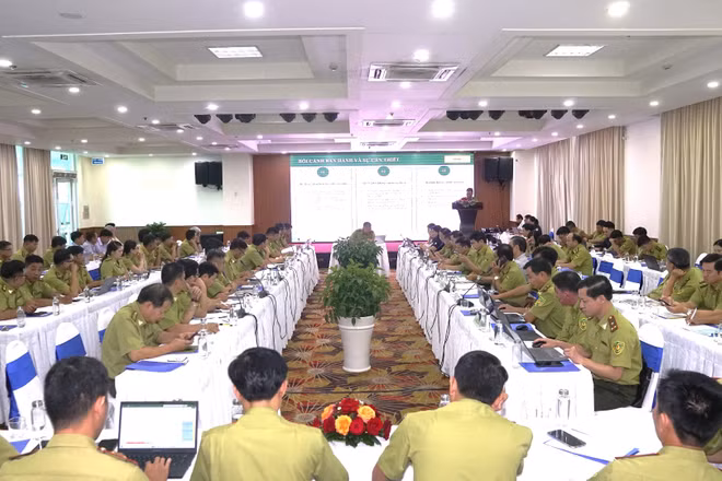 Quang cảnh hội nghị triển khai Nghị định số 146/2026/NĐ-CP của Chính phủ quy định xử phạt vi phạm hành chính trong lĩnh vực lâm nghiệp.