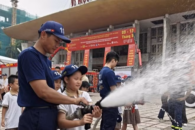 Triển lãm diễn ra từ ngày 9-12/9. (Ảnh: HƯƠNG THU)