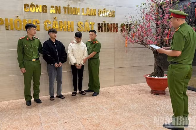Hai đối tượng cướp giật tài sản của tiệm vàng Kim Lượng, thôn Quảng Thuận, xã Quảng Lập, tỉnh Lâm Đồng bị bắt.