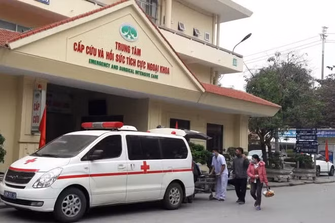 Bệnh viện đa khoa tỉnh Thanh Hóa tiếp nhận bệnh nhân cấp cứu. 