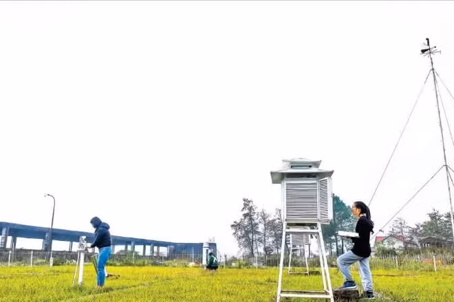 Công tác dự báo và cảnh báo sớm chính là “tuyến phòng thủ” đầu tiên, giữ vai trò quyết định trong bảo vệ tính mạng người dân và tài sản. (Ảnh: TRỌNG TÙNG) 