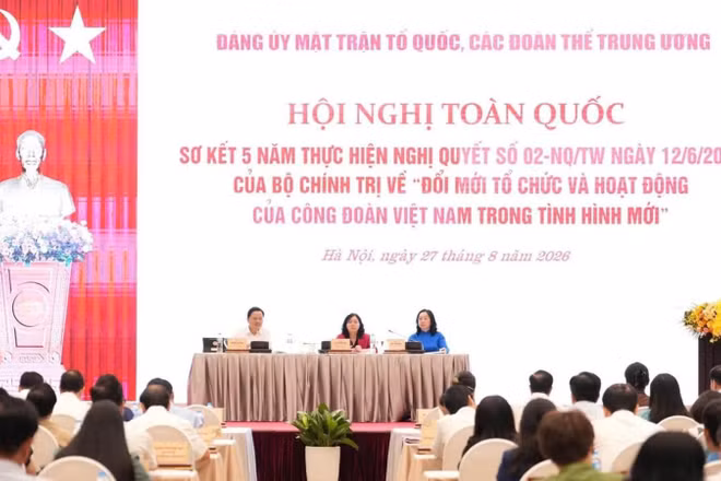 Hội nghị toàn quốc sơ kết 5 năm thực hiện Nghị quyết số 02-NQ/TW của Bộ Chính trị về “Đổi mới tổ chức và hoạt động của Công đoàn Việt Nam trong tình hình mới". (Ảnh: Thanh tra Chính phủ)