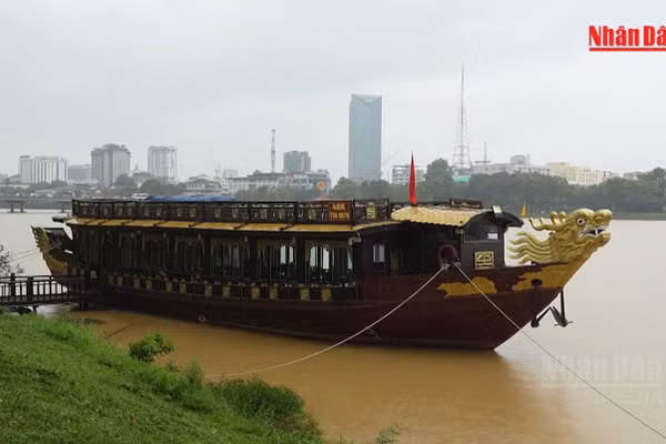 [Video] Huế mưa lớn kéo dài, có nơi lượng mưa vượt 700mm