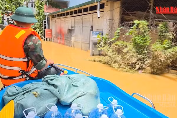 [Video] Bản lĩnh vùng tâm lũ 