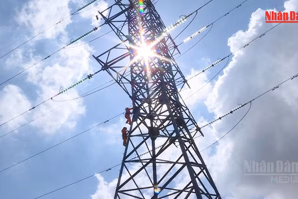 [Video] EVN hết lỗ lũy kế, ghi nhận lãi hơn 12.200 tỷ đồng trong 8 tháng