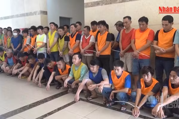 [Video] Bắt tạm giam 40 người trong đường dây cờ bạc giao dịch gần 560 tỷ đồng