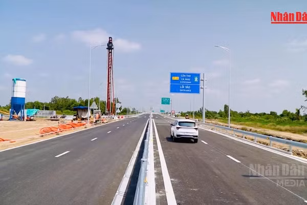 [Video] Chưa thu phí cao tốc Cần Thơ - Cà Mau 