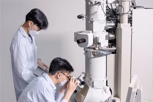 Cần thu hút và giữ chân những tổng công trình sư, chuyên gia, nhà khoa học đủ năng lực đảm nhận các nhiệm vụ công nghệ chiến lược. (Ảnh: Bộ Khoa học và Công nghệ)
