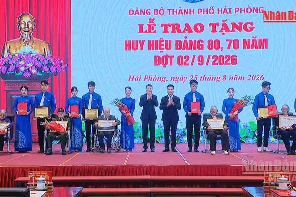 [Video] Thủ tướng Lê Minh Hưng: Chăm lo tốt hơn nữa đời sống vật chất, tinh thần của các đảng viên lão thành