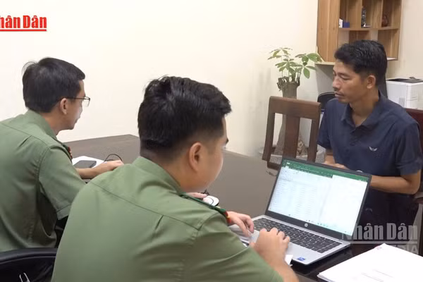 [Video] Bắt 2 đối tượng mua, bán trái phép hơn 50 triệu dữ liệu cá nhân