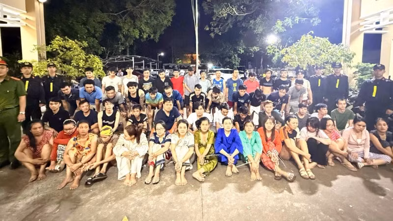 Các đối tượng trong đường dây ma túy ở các phường, xã phía Đông Thành phố Hồ Chí Minh bị bắt giữ.