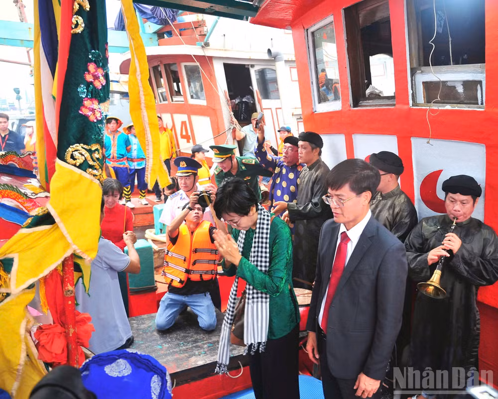 ndo_br_8lanh-dao-phuong-vt-thap-huong.jpg
