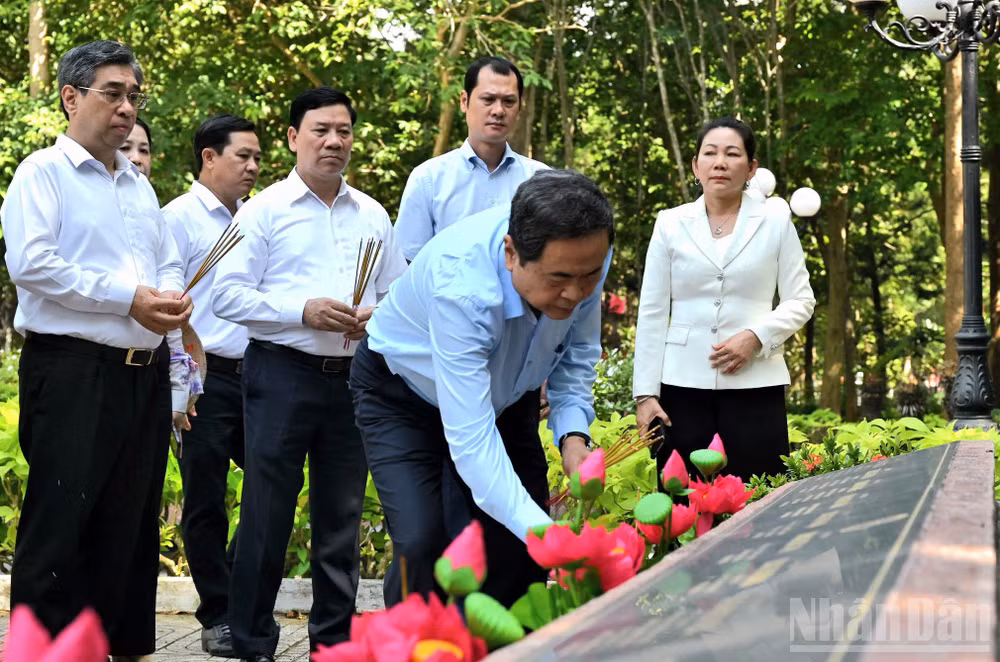 ndo_br_thap-huong-nt.jpg