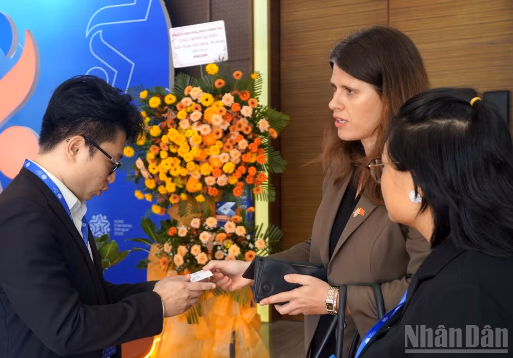 ndo_br_tong-lanh-su-anh.jpg