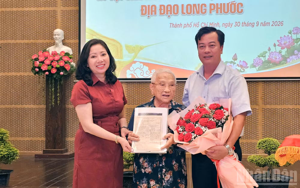 ndo_br_tang-ly-lich-dang.jpg