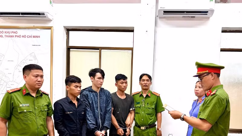 Từ trái sang: Phan Văn Nhựt, Lê Phú Thành, Nguyễn Quốc Chỉnh.