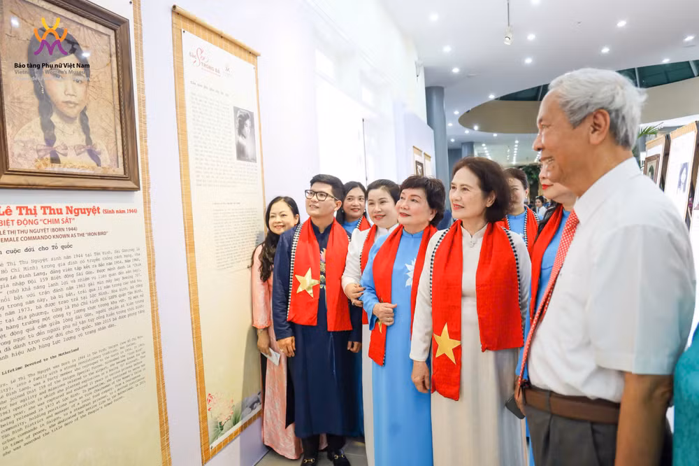 cac-dai-bieu-tham-quan.jpg