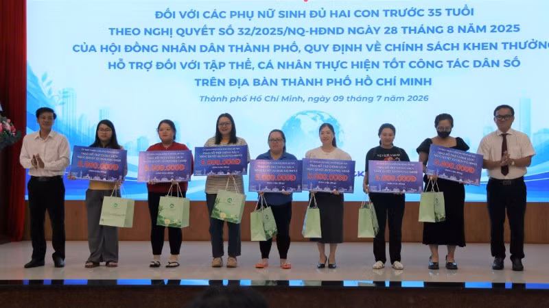 Hỗ trợ chính sách cho phụ nữ sinh đủ 2 con trước tuổi 35.