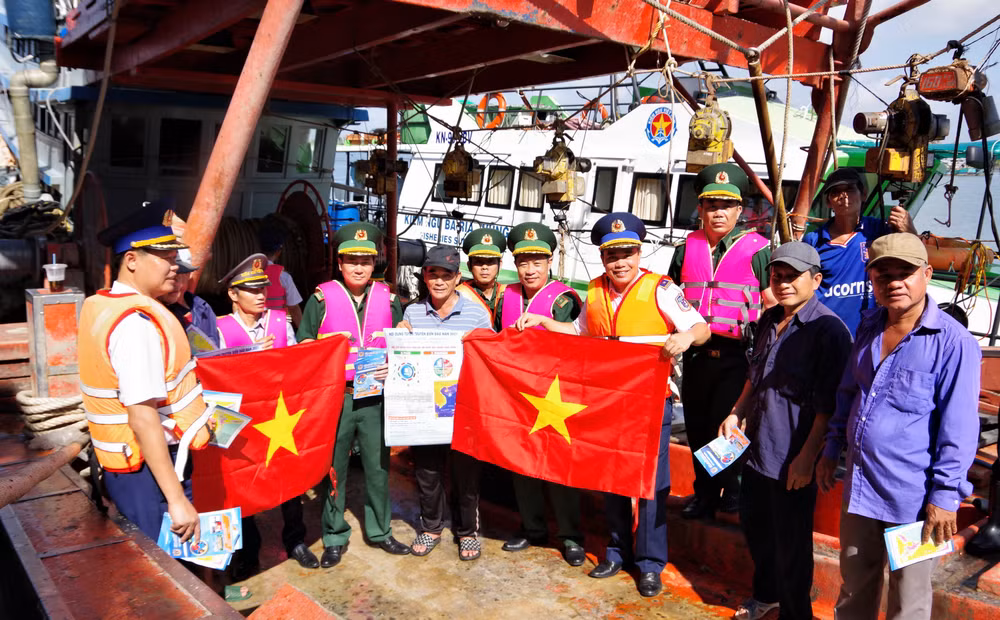 tuyen-truyen-phong-chong-iuu.jpg