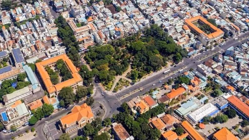 Hiện trang khu đất ở số 21 Thống Nhất, phường Vũng Tàu- là khu đất có nhiều cây xanh trong hình. 