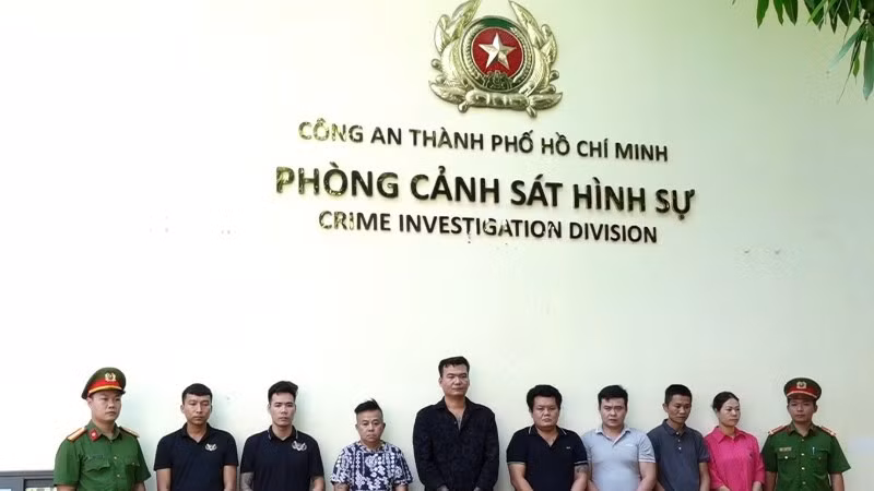 Tám đối tượng công ty mua bán nợ tại Phòng Cảnh sát Hình sự, Công an Thành phố Hồ Chí Minh.