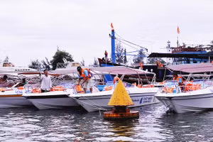 Bảo đảm an toàn phải được đặt lên hàng đầu đối với ca-nô chở khách. Ảnh: NAM HẢI