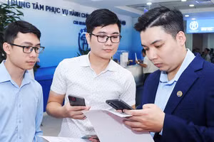 Cá nhân sử dụng tài khoản trên VNeID để truy cập, xem thông tin lý lịch tư pháp. Ảnh: NAM HẢI