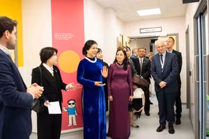 Phu nhân Tổng Bí thư Tô Lâm thăm Bệnh viện Nhi Evelina London