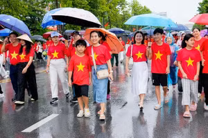 Đông đảo người dân tham gia Chương trình "Cùng Việt Nam tiến bước" năm 2025 tại Nghệ An. (Ảnh: CTV)