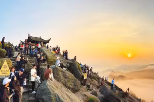 Yên Tử đón 1 triệu lượt khách trong bốn tháng đầu năm. 