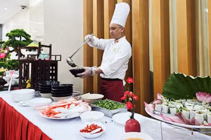 Trình diễn nấu phở tại sự kiện.