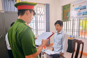 Văn phòng Cơ quan Cảnh sát điều tra Công an thành phố Đà Nẵng khởi tố vụ án, khởi tố bị can đối với Nguyễn Bảo Đông. (Ảnh: Công an cung cấp)