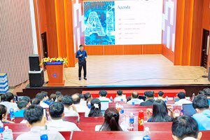 Các học viên tham gia lễ khai giảng của chương trình đào tạo. Ảnh: YẾN NGUYỄN