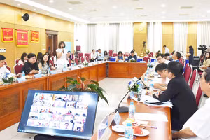 Các đại biểu trao đổi tại Hội thảo. Ảnh: DƯƠNG TIÊU